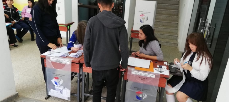 Estudiantes de Villarrica renovaron autoridades con asistencia de funcionarios electorales